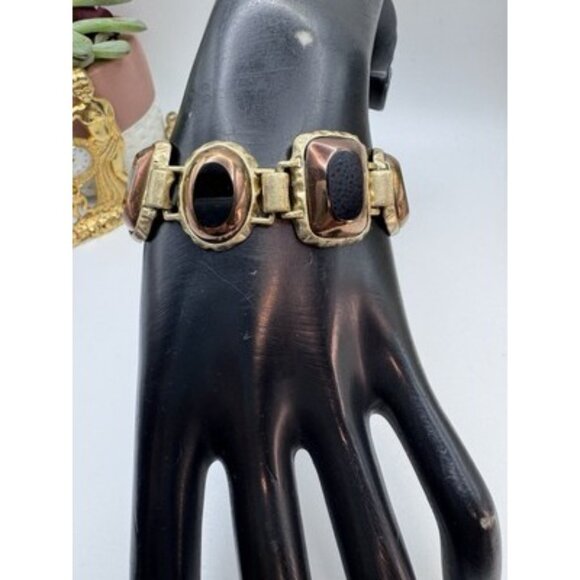 LIZ CLAIBORNE Signed LS Purple Glass Cabochons Two Gold Tone Wide Bracelet VTG - Picture 3 of 13